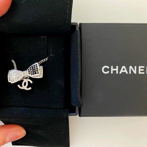 *SOLD*Chanel Silver Ribbon Rhinestone Necklace